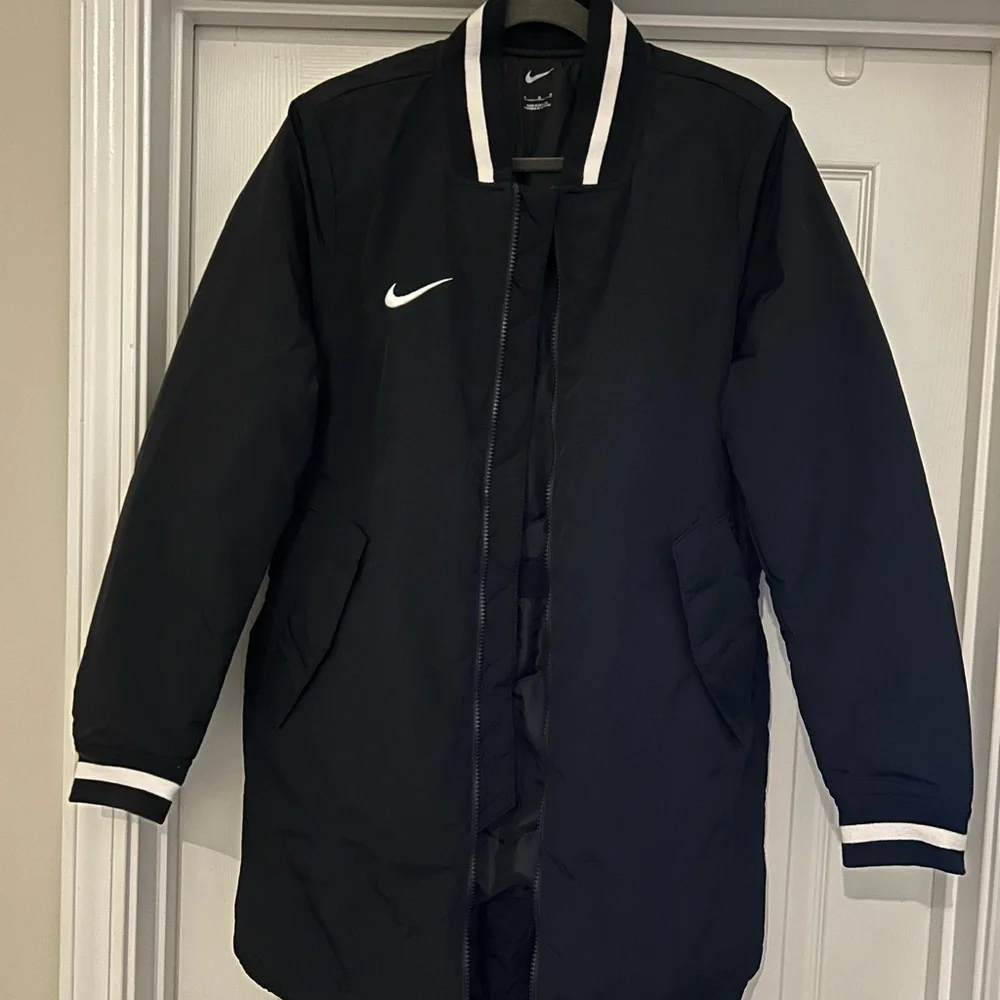 Nike Women's Jacket Medium‎ Long Dugout Bench Black Zip DC9103-010 Softball NWT